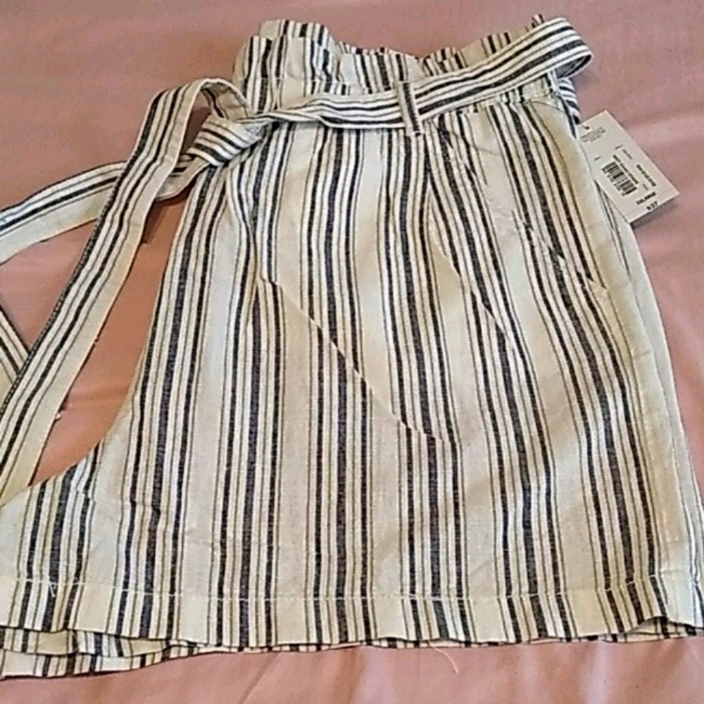 Shorts - Picture 3 of 3